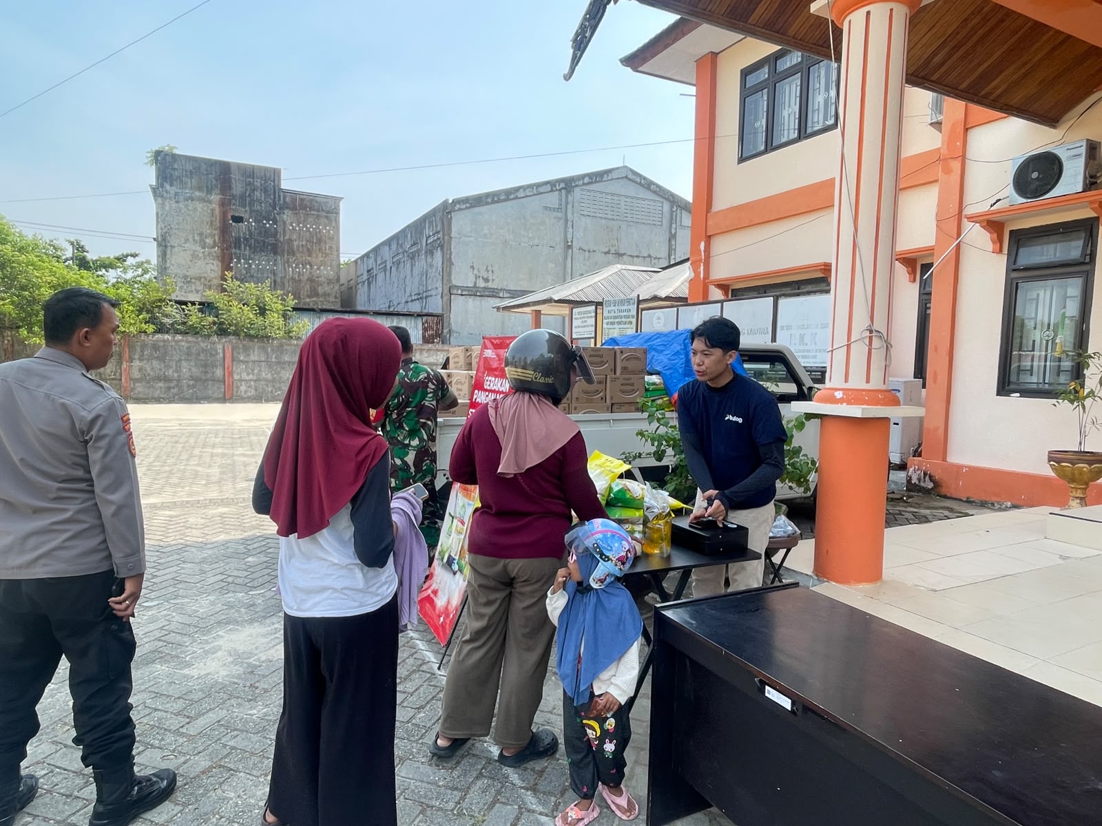 Hadir di Kelurahan Karang Anyar, Pantai Gerakan Pangan Murah !!