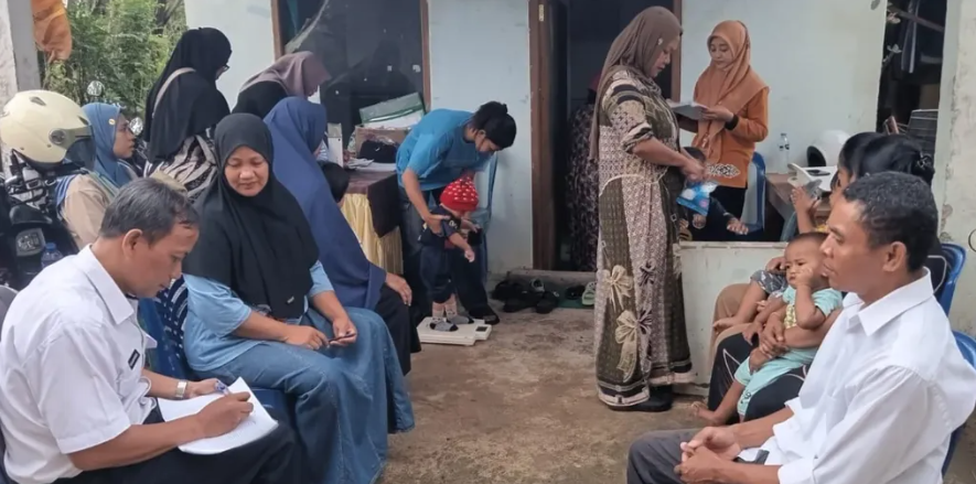 Monitoring kegiatan pelayanan posyandu Anggrek Panda dan Anggrek Katlea