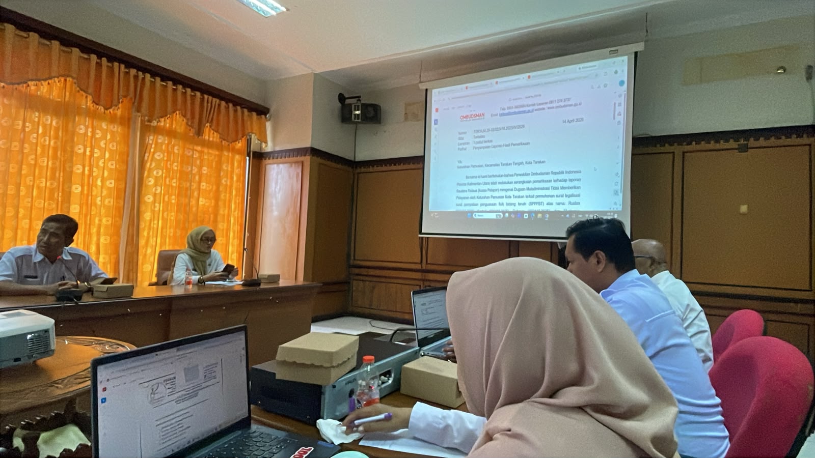 Sekretaris Kelurahan Menghadiri Rapat Pembahasan Terkait Pelayanan Administrasi yang Dimpimpin oleh Asisten I